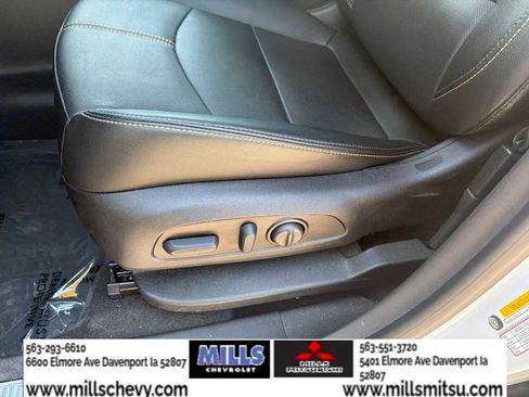 Used 2023 Chevrolet Equinox Premier AWD/4WD image 11