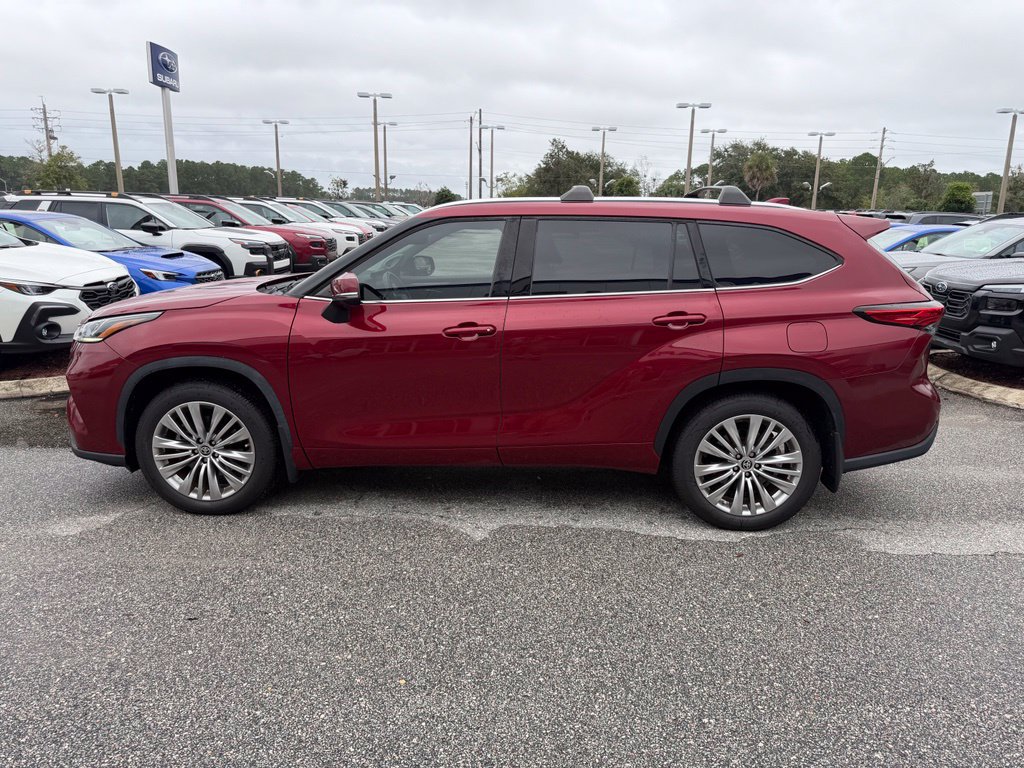 Used 2023 Toyota Highlander Platinum FWD image 10