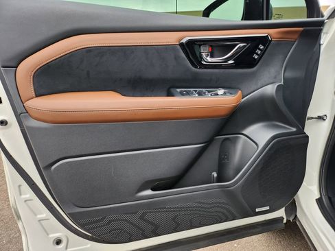 Used 2025 Subaru Forester Touring w/ Popular Package - Touring image 30