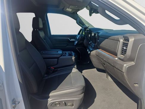Used 2025 GMC Sierra 1500 SLT AWD/4WD image 15
