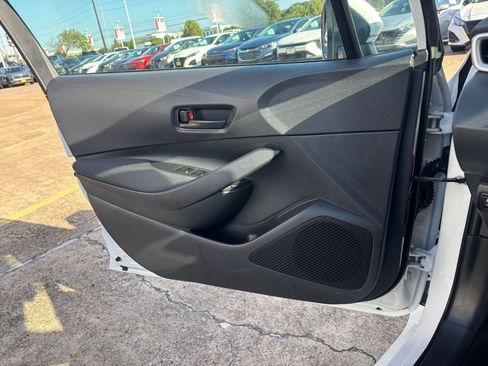 Used 2025 Toyota Corolla LE FWD image 15