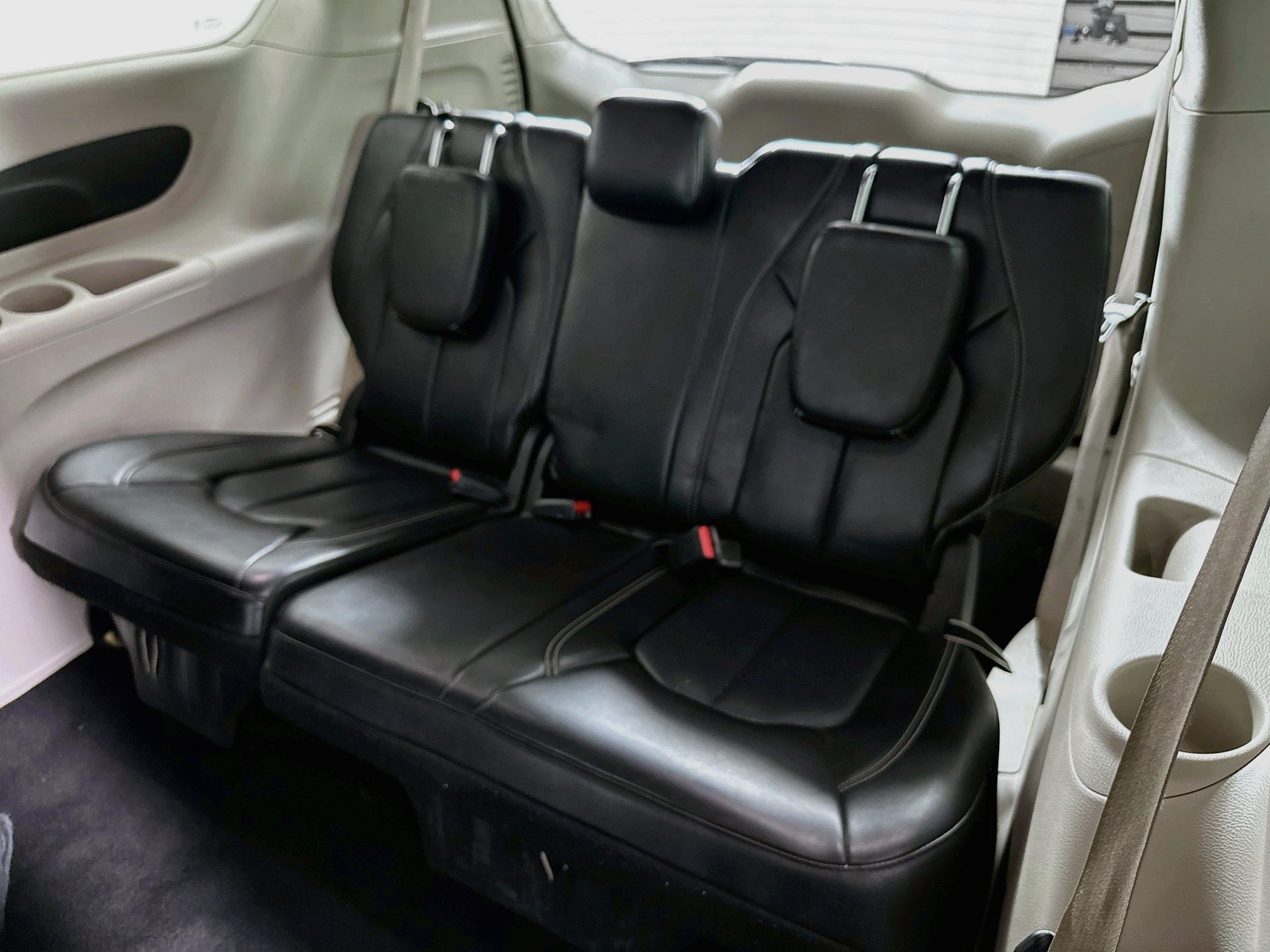 Used 2023 Chrysler Pacifica Touring-L FWD image 27