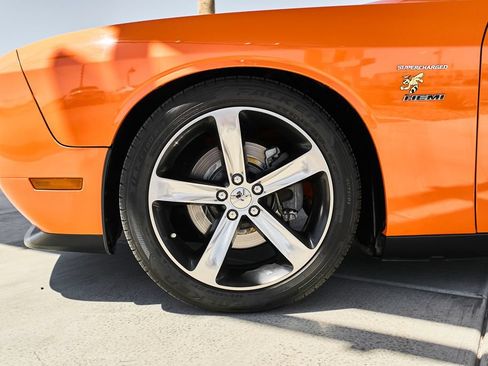 Used 2014 Dodge Challenger R/T RWD image 3