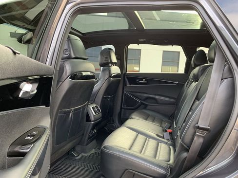 Used 2017 Kia Sorento SX image 29