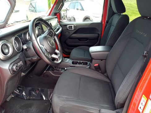 Used 2018 Jeep Wrangler Unlimited Sahara AWD/4WD image 12