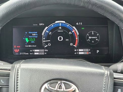 Used 2025 Toyota Tundra Limited AWD/4WD image 31
