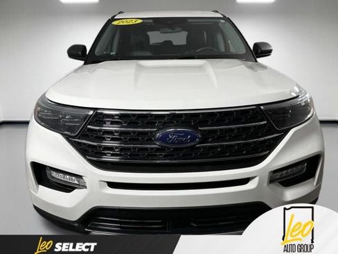 Used 2023 Ford Explorer XLT w/ Equipment Group 202A AWD/4WD image 2