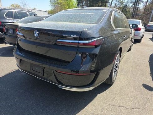 Used 2025 BMW i7 eDrive50 w/ Premium Package image 7