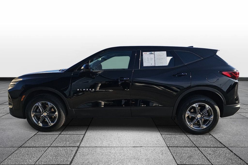Used 2025 Chevrolet Blazer LT FWD image 8