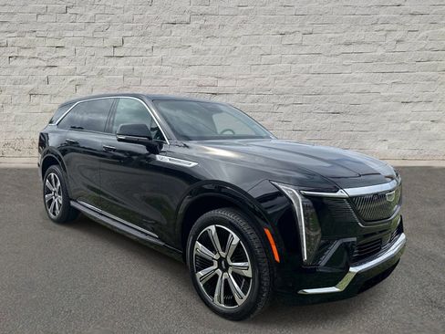Certified 2025 Cadillac Escalade IQ Luxury 2 w/ LPO, Premium Carpet Package AWD/4WD image 7
