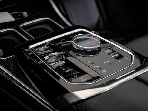 Used 2023 BMW 740i RWD image 29