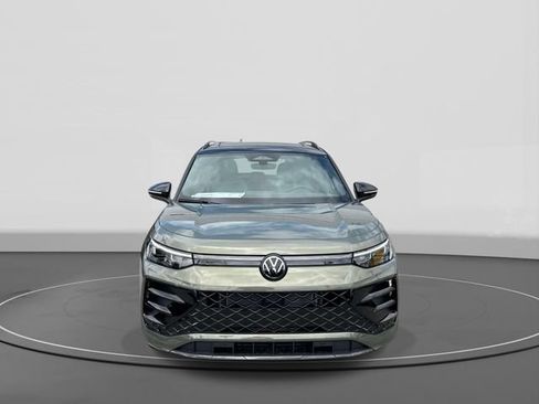 New 2026 Volkswagen Tiguan SE R-Line FWD image 2