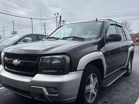 Used 2008 Chevrolet TrailBlazer LT w/ Sun And Sound Package image 5