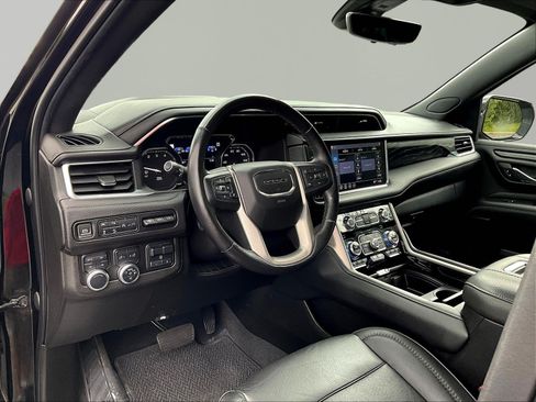 Used 2021 GMC Yukon XL Denali w/ Denali Premium Package AWD/4WD image 17