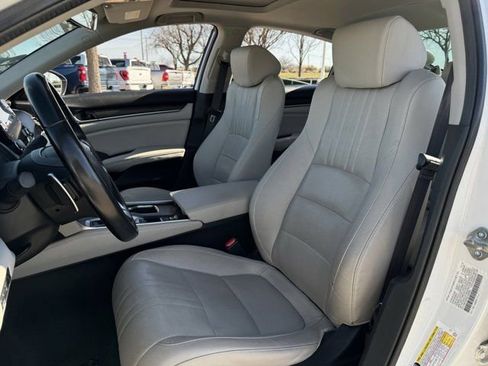 Used 2020 Honda Accord Touring image 27