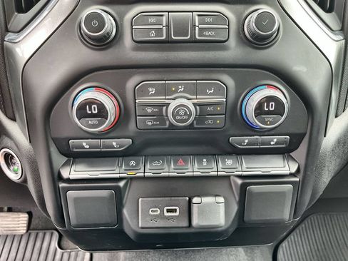 Used 2022 Chevrolet Silverado 1500 LT AWD/4WD image 17