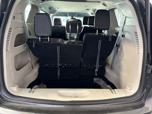 Used 2023 Chrysler Pacifica Touring-L FWD image 15