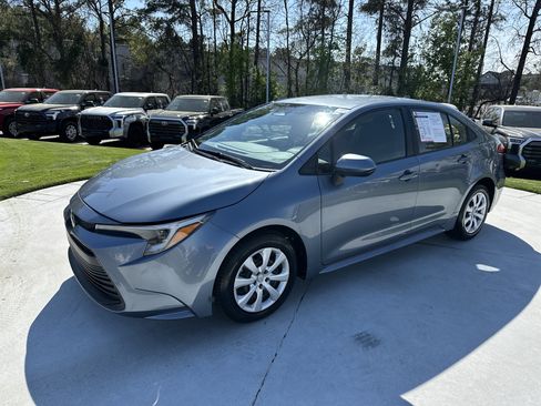 Used 2023 Toyota Corolla LE image 5