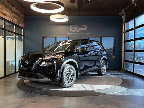 Used 2023 Nissan Rogue S AWD/4WD image 7
