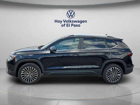 New 2026 Volkswagen Taos SE FWD image 5