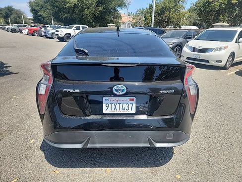 Used 2016 Toyota Prius Three Touring w/ Preferred Accessory Package FWD image 4