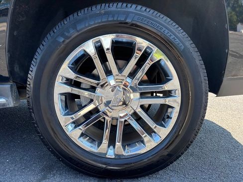 Used 2020 Cadillac Escalade 2WD image 12