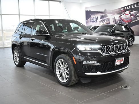 Used 2022 Jeep Grand Cherokee Summit w/ Luxury Tech Group V image 5