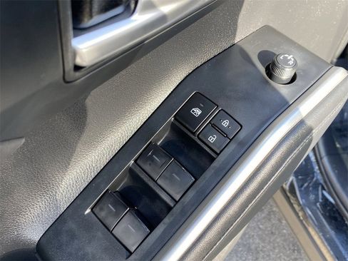 Certified 2024 Toyota Highlander XLE image 21