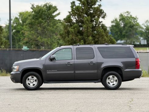 Used 2011 Chevrolet Suburban LT w/ Luxury Package AWD/4WD image 8