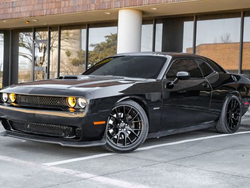 Used 2015 Dodge Challenger R/T Plus image 7