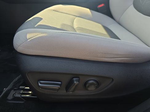 Used 2024 Toyota RAV4 XLE image 30