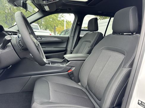 New 2025 Jeep Grand Cherokee Laredo X w/ Trailer Tow Package image 18