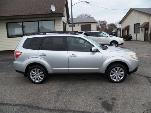 Used 2011 Subaru Forester 2.5X Premium w/ All-Weather Pkg image 2