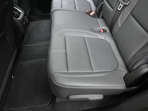 Used 2025 Chevrolet Blazer LT w/ Sound & Technology Package FWD image 22