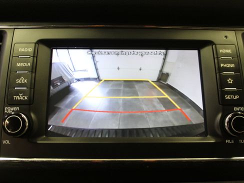 Used 2019 Kia Sedona LX image 13