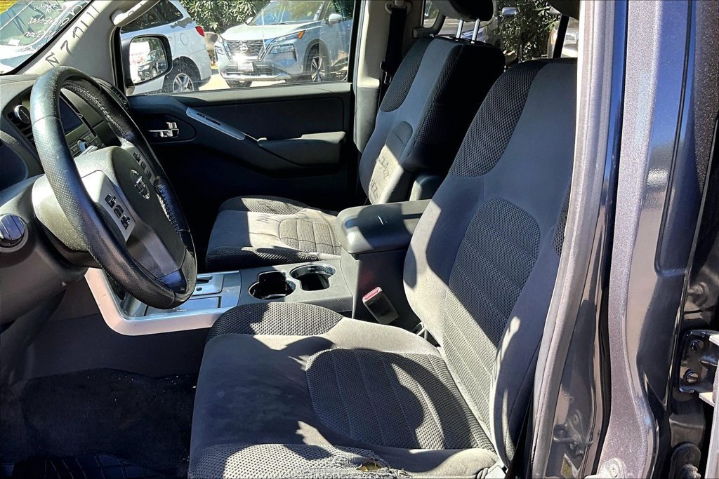 Used 2012 Nissan Pathfinder SV AWD/4WD image 9