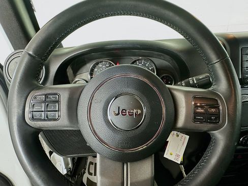 Used 2013 Jeep Wrangler Unlimited Sahara image 11