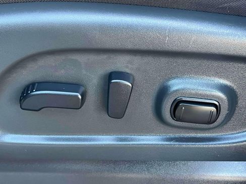 Used 2024 Nissan Titan SV w/ SV Convenience Package image 19