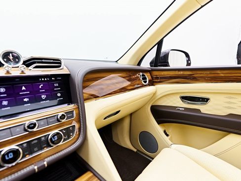 Used 2023 Bentley Bentayga Extended Wheelbase image 88