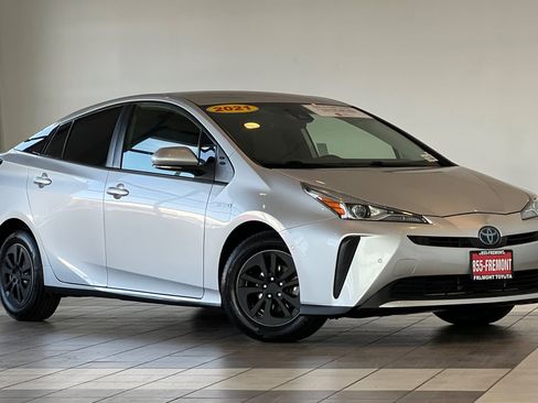Certified 2021 Toyota Prius LE image 2