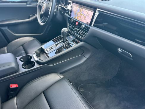 Used 2025 Porsche Macan image 16