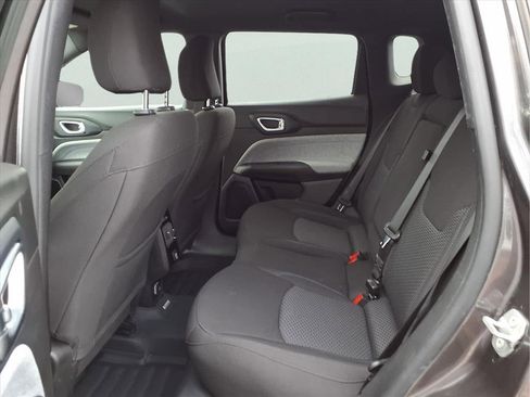 Used 2023 Jeep Compass Sport image 10