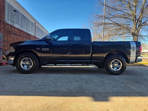 Used 2017 RAM 1500 ST w/ SXT Appearance Group image 5