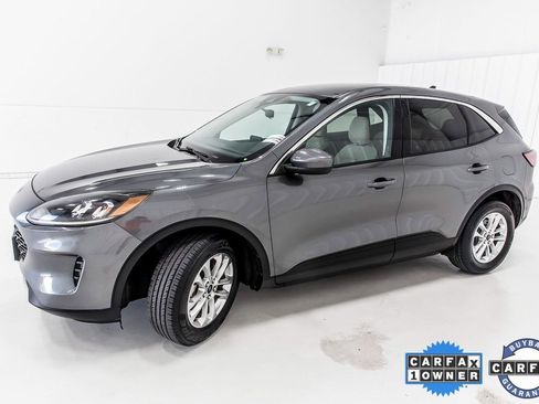 Used 2021 Ford Escape SE image 3