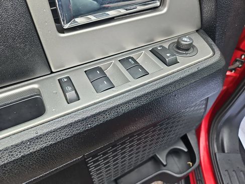 Used 2017 Ford Expedition XLT w/ Equipment Group 202A AWD/4WD image 11
