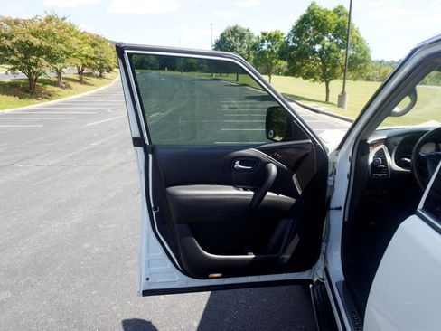 Used 2011 INFINITI QX56 4WD w/ Deluxe Touring Pkg image 13