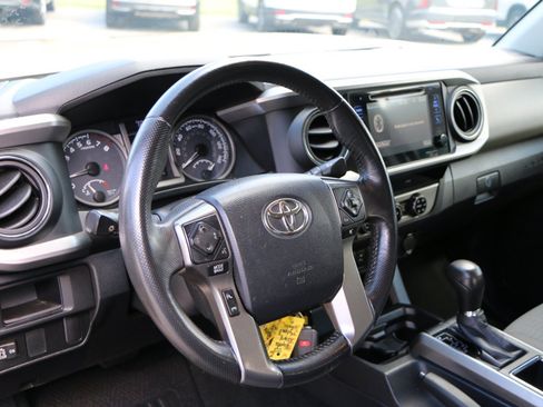 Used 2017 Toyota Tacoma SR5 w/ Tow Package AWD/4WD image 15