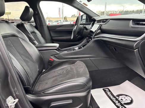 Used 2024 Jeep Grand Cherokee L Laredo image 13