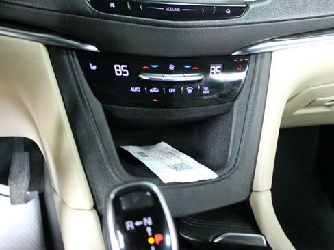 Used 2019 Cadillac XT5 Base image 23