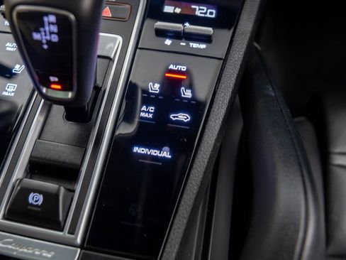 Used 2022 Porsche Cayenne Platinum Edition image 28